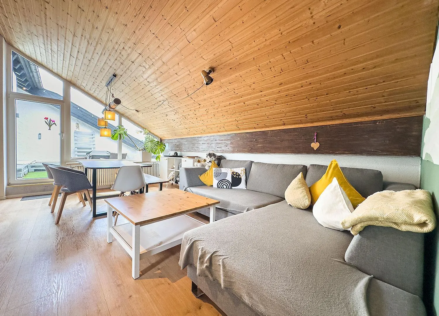 Lovely Three Bedroom Rental Unit 上施陶芬